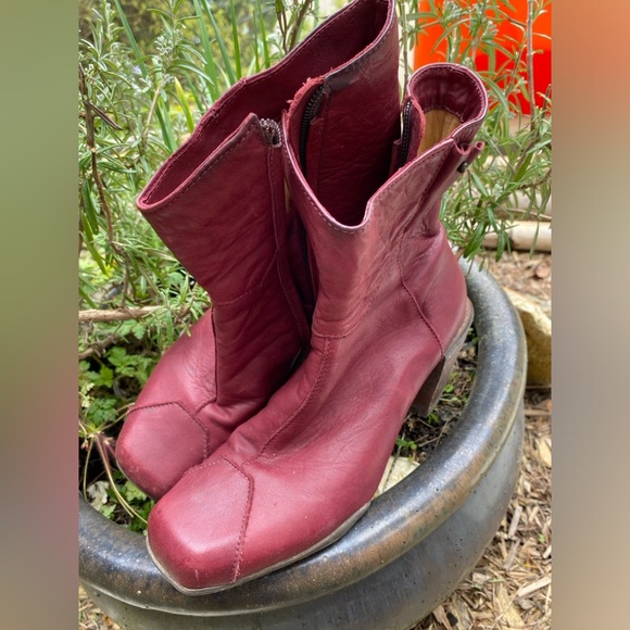 Burgundy leather boots - Picture 4 of 8